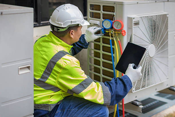 Professional Hvac technician working in Cedar Grove, FL